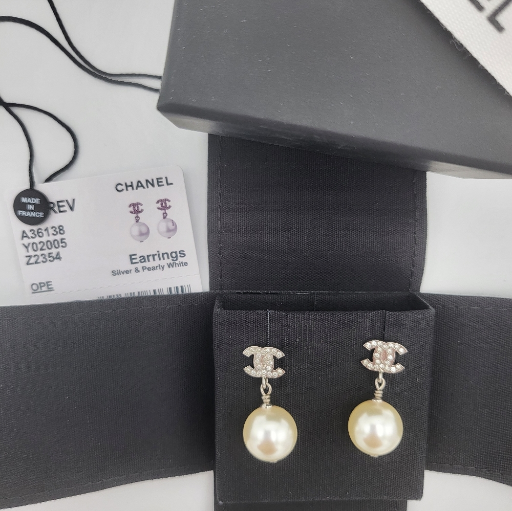 Brand new authentic Chanel crystal cc with pearl earrings - Picture 15 of 17